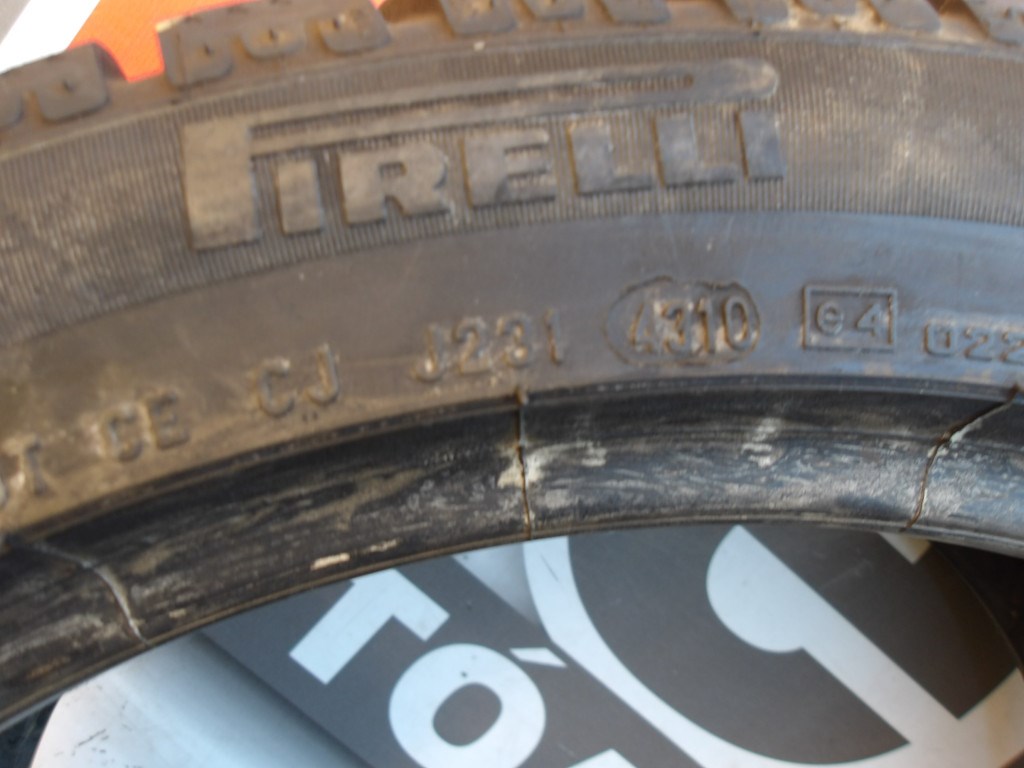 [GYÁRI HASZNÁLT] PIRELLI  SOTTOZERO 210  225/45/R18  91H M+S DOT 4310 5. kép